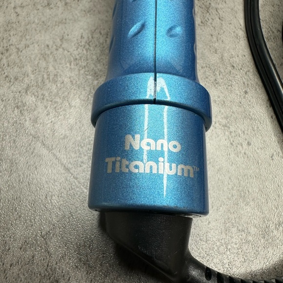 BabylissPro Nano Titanium Spring Curling Iron 1 1/4” - Picture 2 of 5